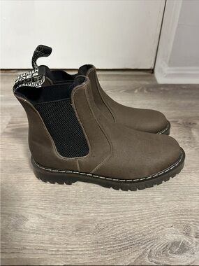 Women's Chelsea Ankle Boots in Dark Brown